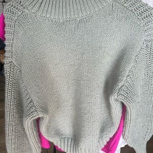 Light green sweater used xs very worm